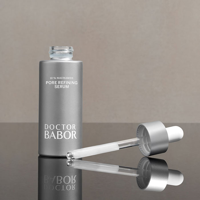 silberne DOCTOR BABOR Serum Flasche mit Pipette daneben