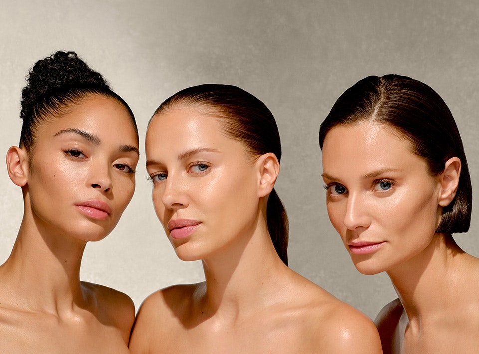 3 braunhaarige Models mit schöner Haut