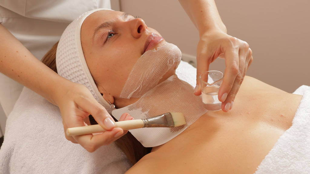 Профессиональный пилинг лица в салоне!